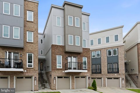 Property photo of 15590 Grade Line Place, Woodbridge, VA 22191