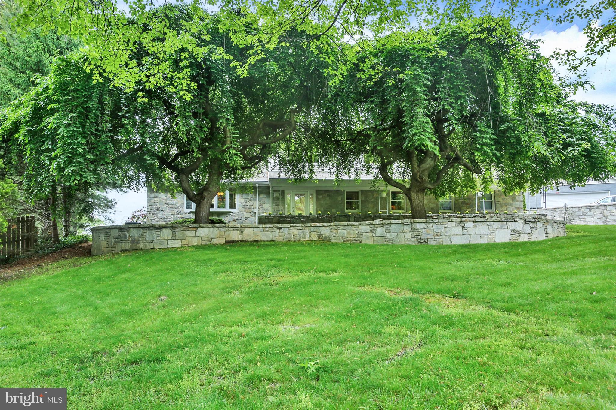 332 BLACKLATCH LANE