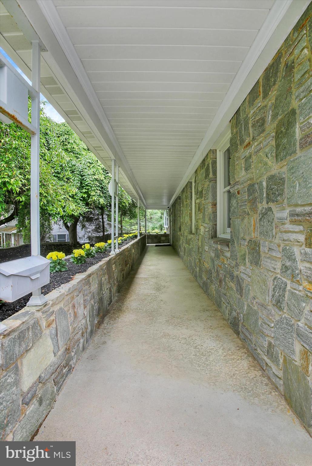 332 BLACKLATCH LANE