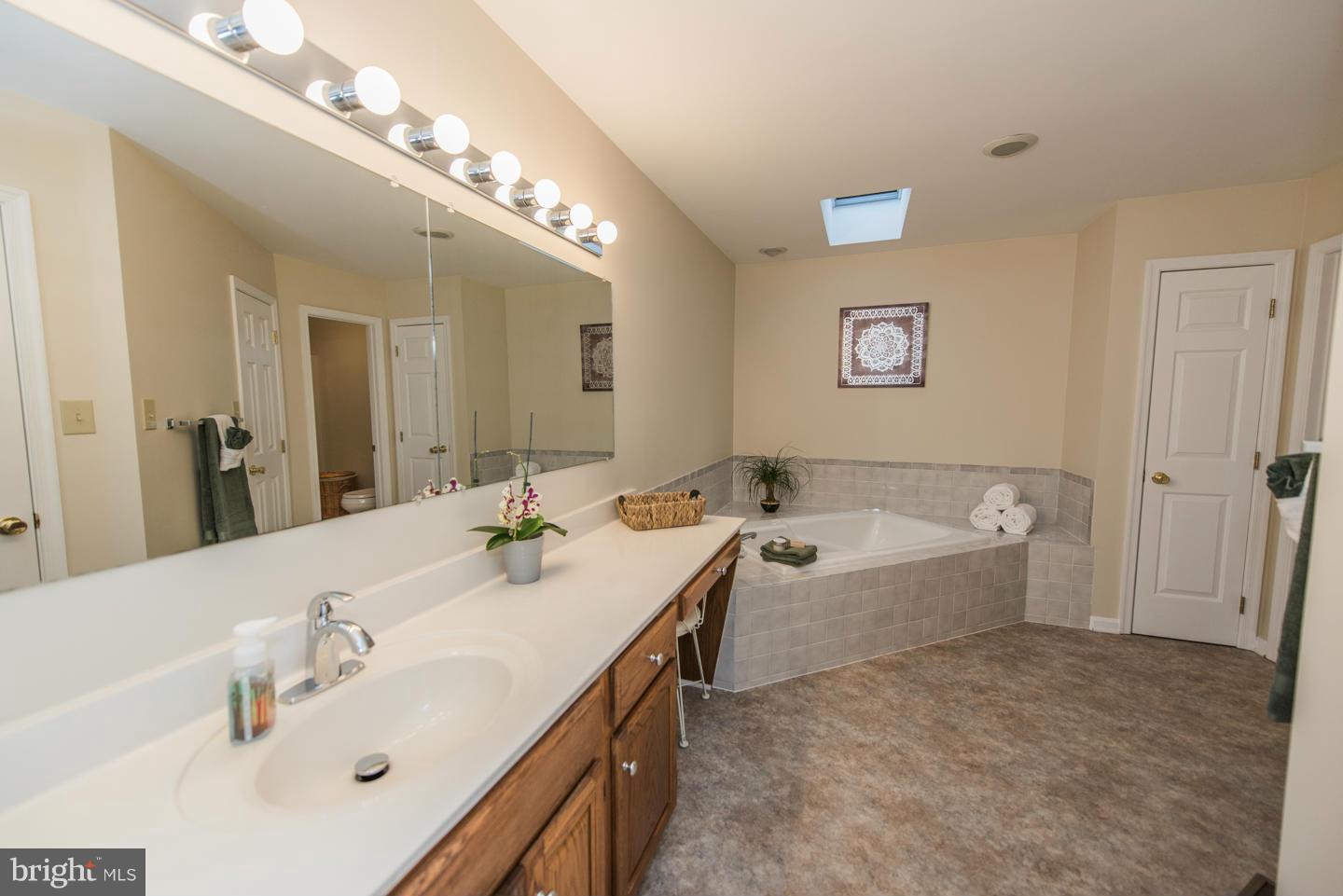 NOLLVILLE MANOR - Residential