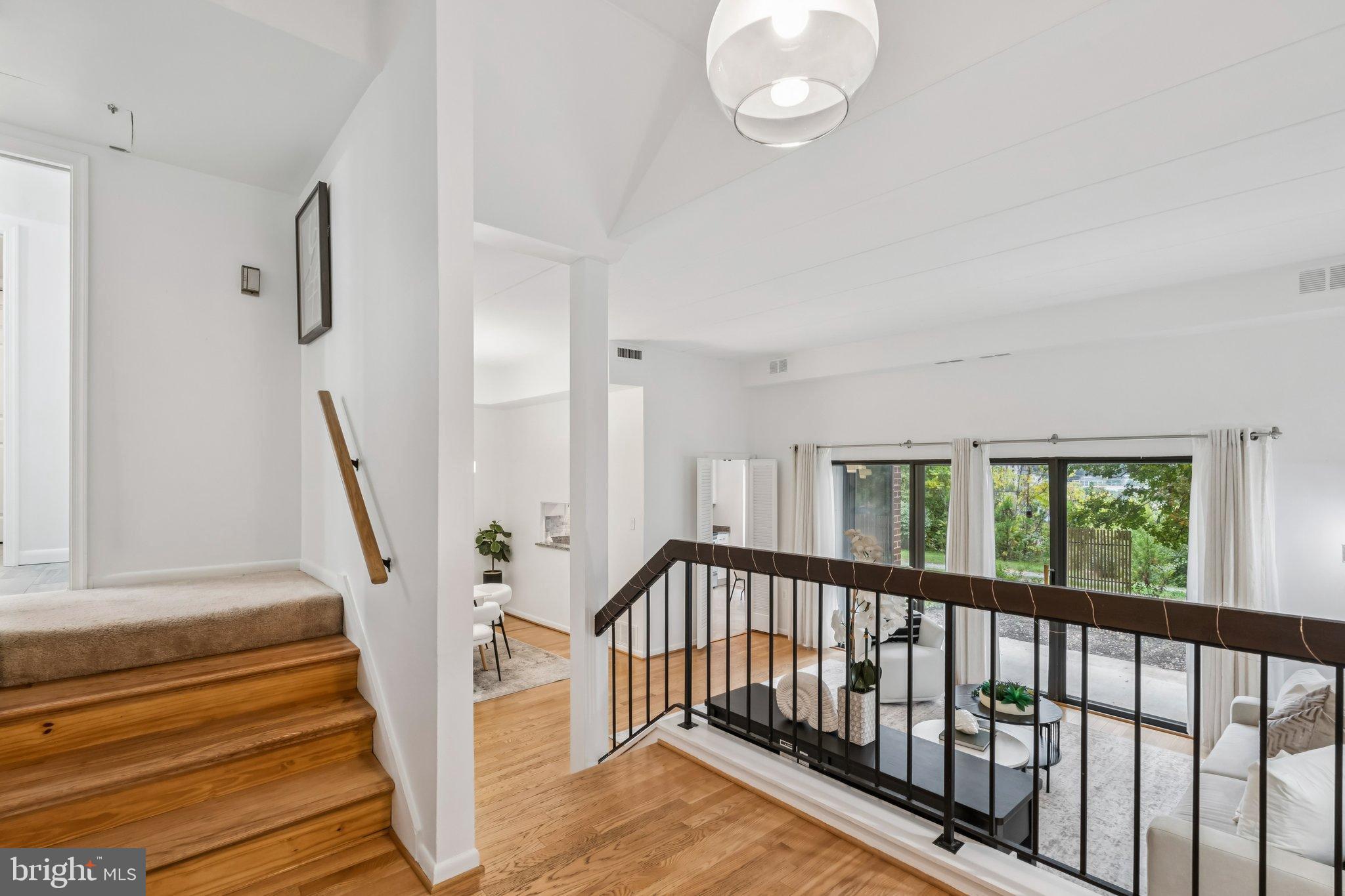102 ROBERTS LANE 100