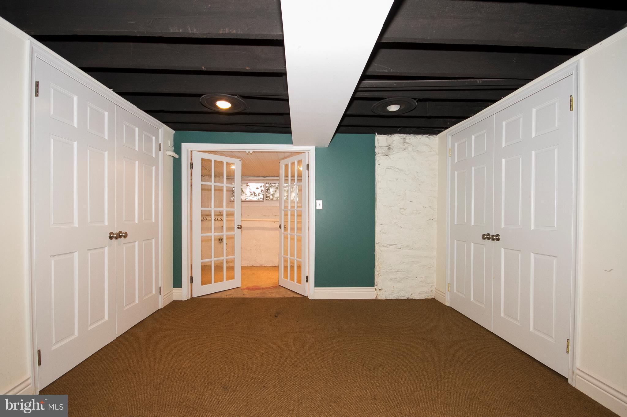 CHARLES VILLAGE - Farm