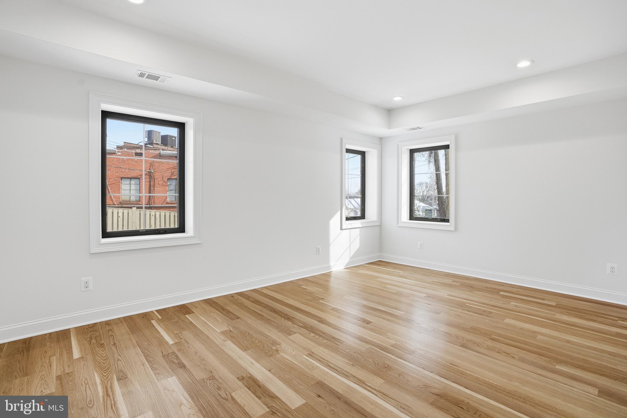 BERKSHIRE OAKWOOD - Residential