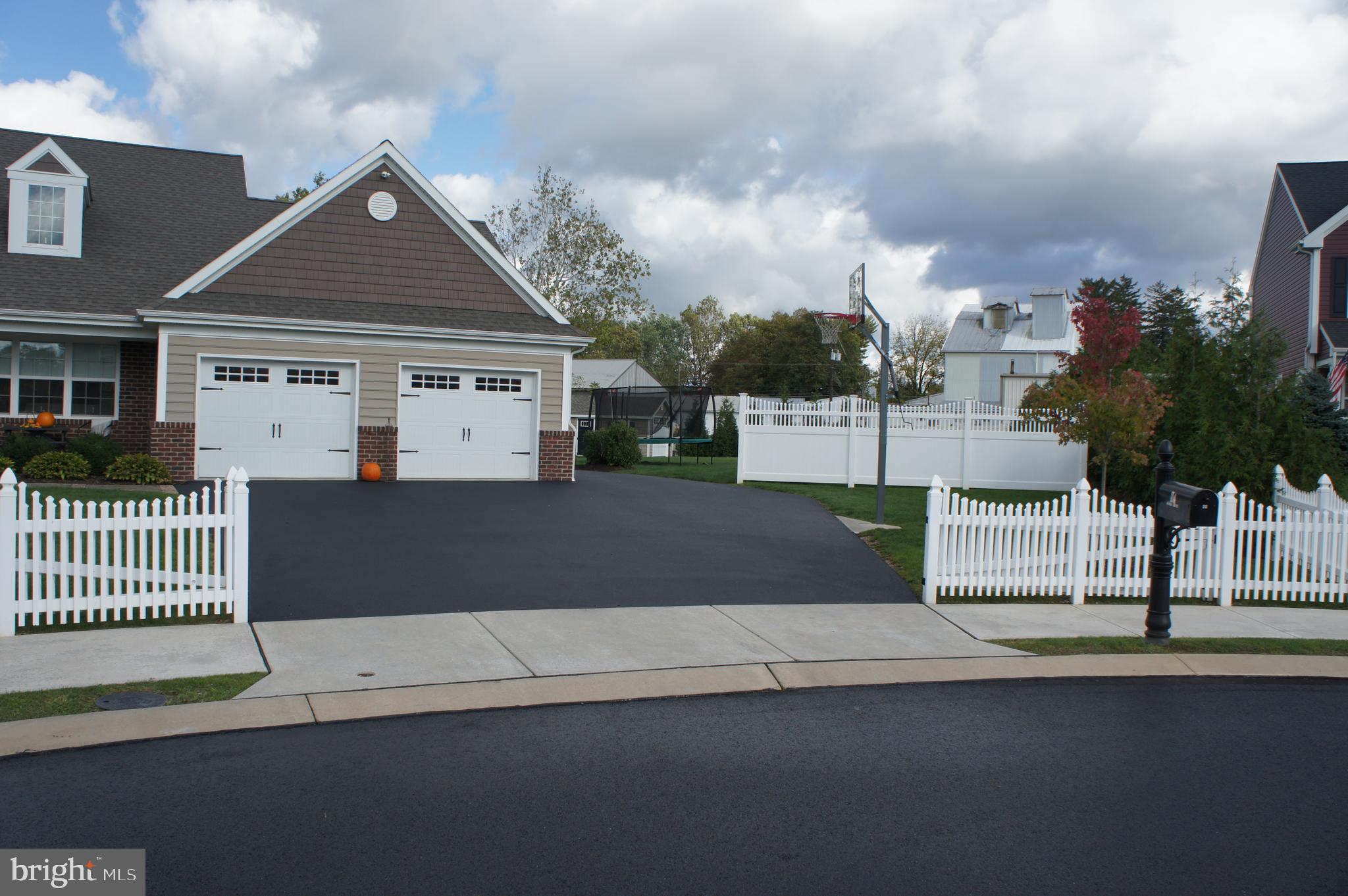 AUTUMN HILLS - Residential