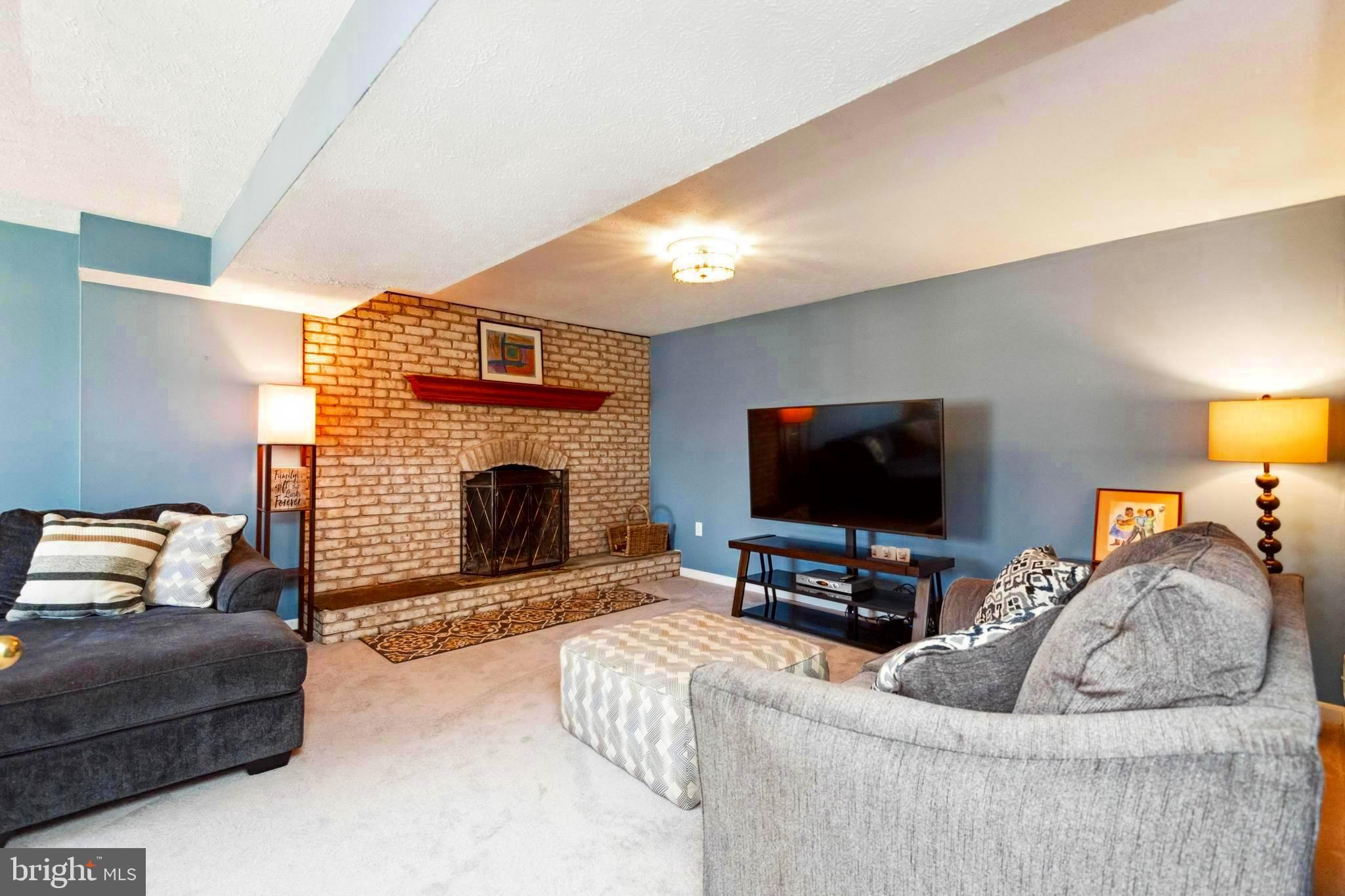 FAIRFIELD KNOLLS - Residential