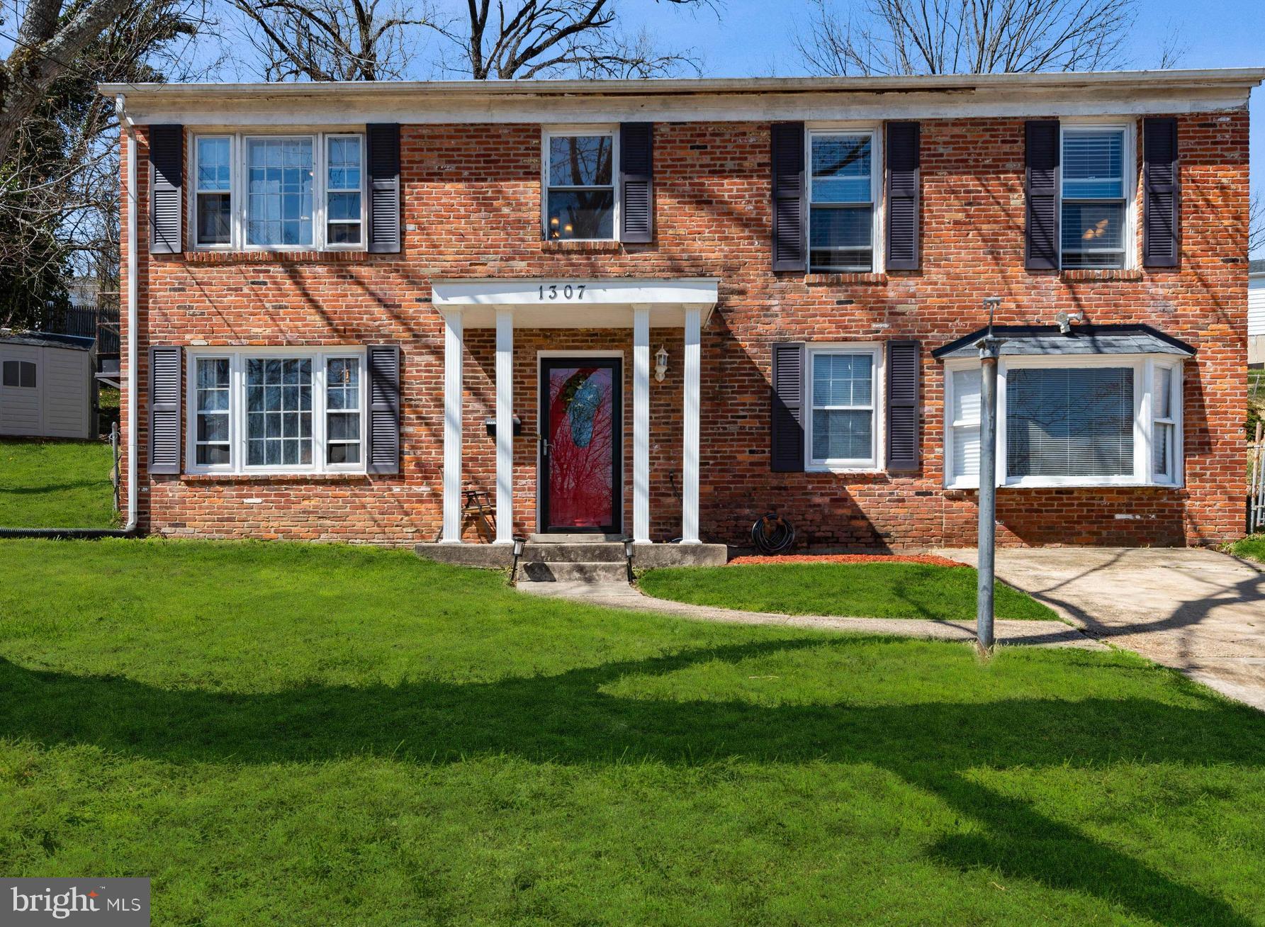 FAIRFIELD KNOLLS - Residential