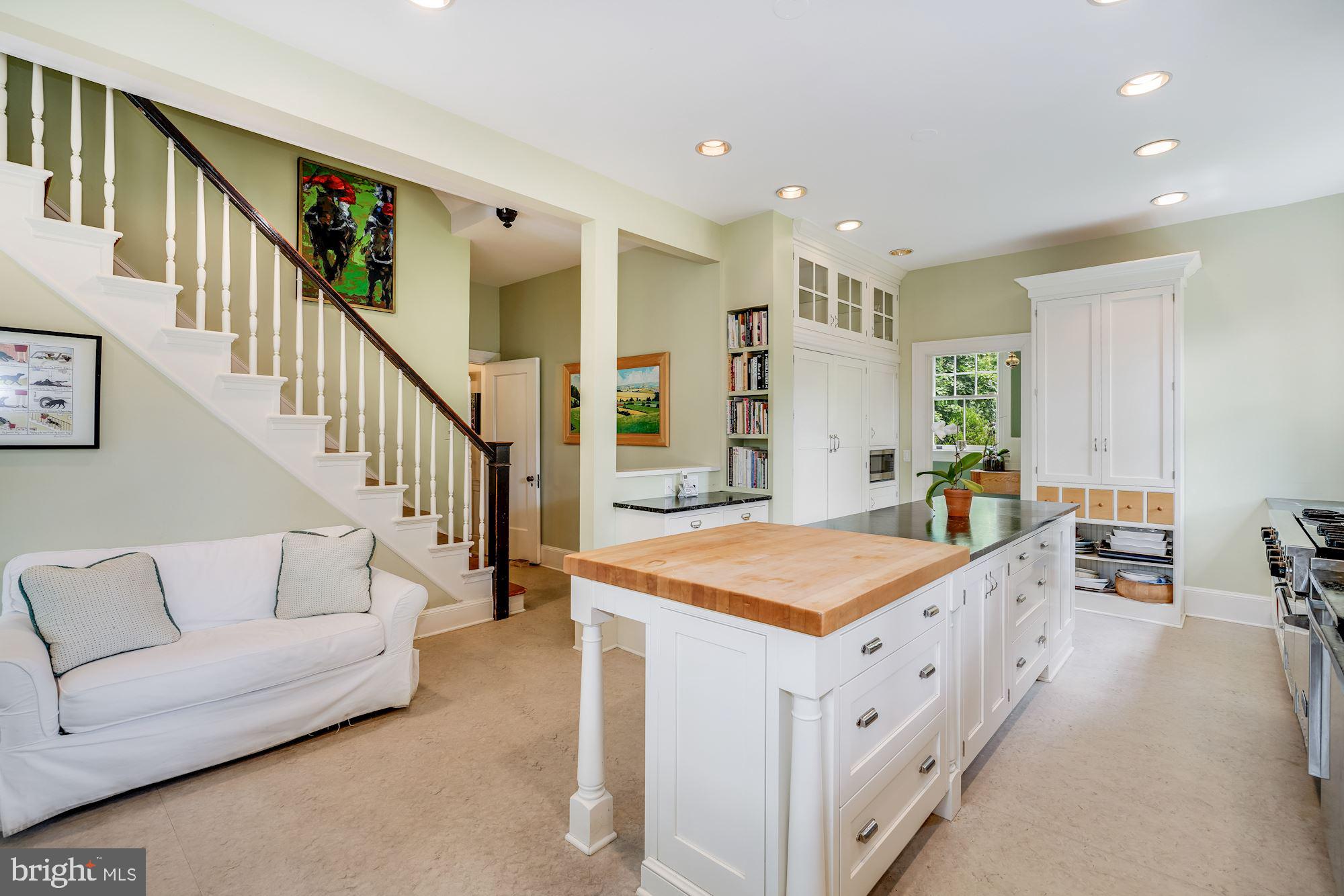 CHEVY CHASE VILLAGE - Residential