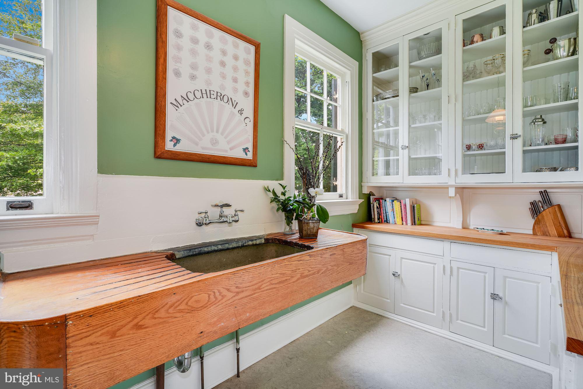 CHEVY CHASE VILLAGE - Residential