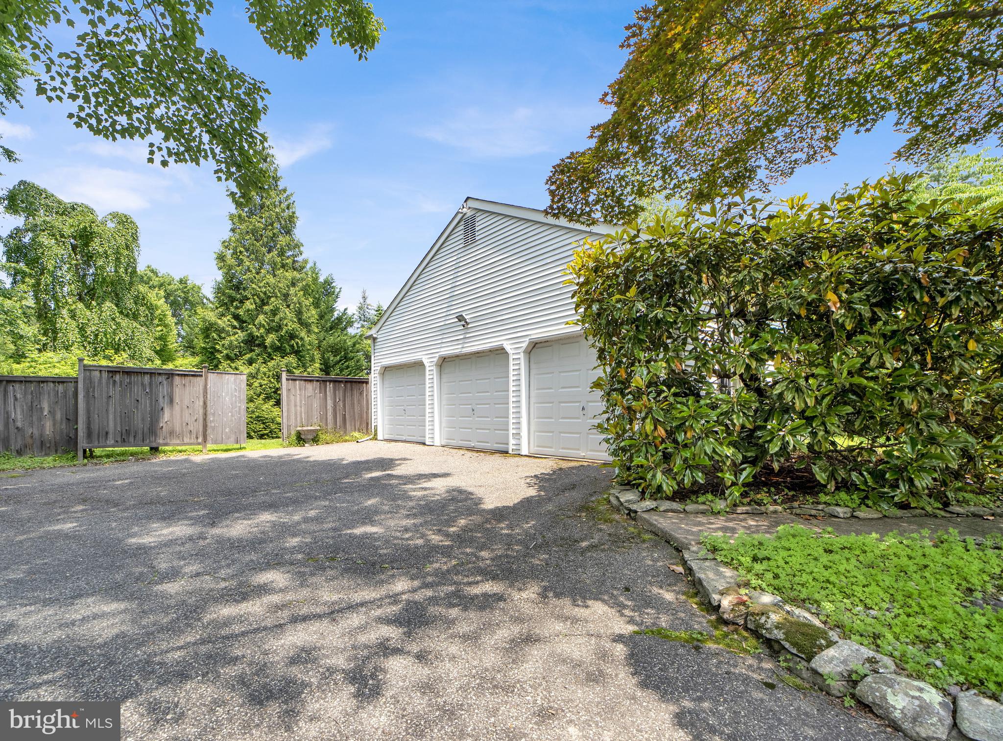 8 KNOX COURT