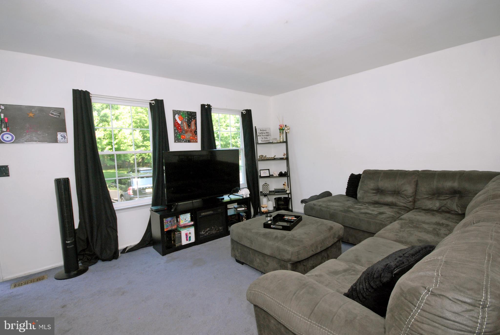 31 DUNMOOR CT S