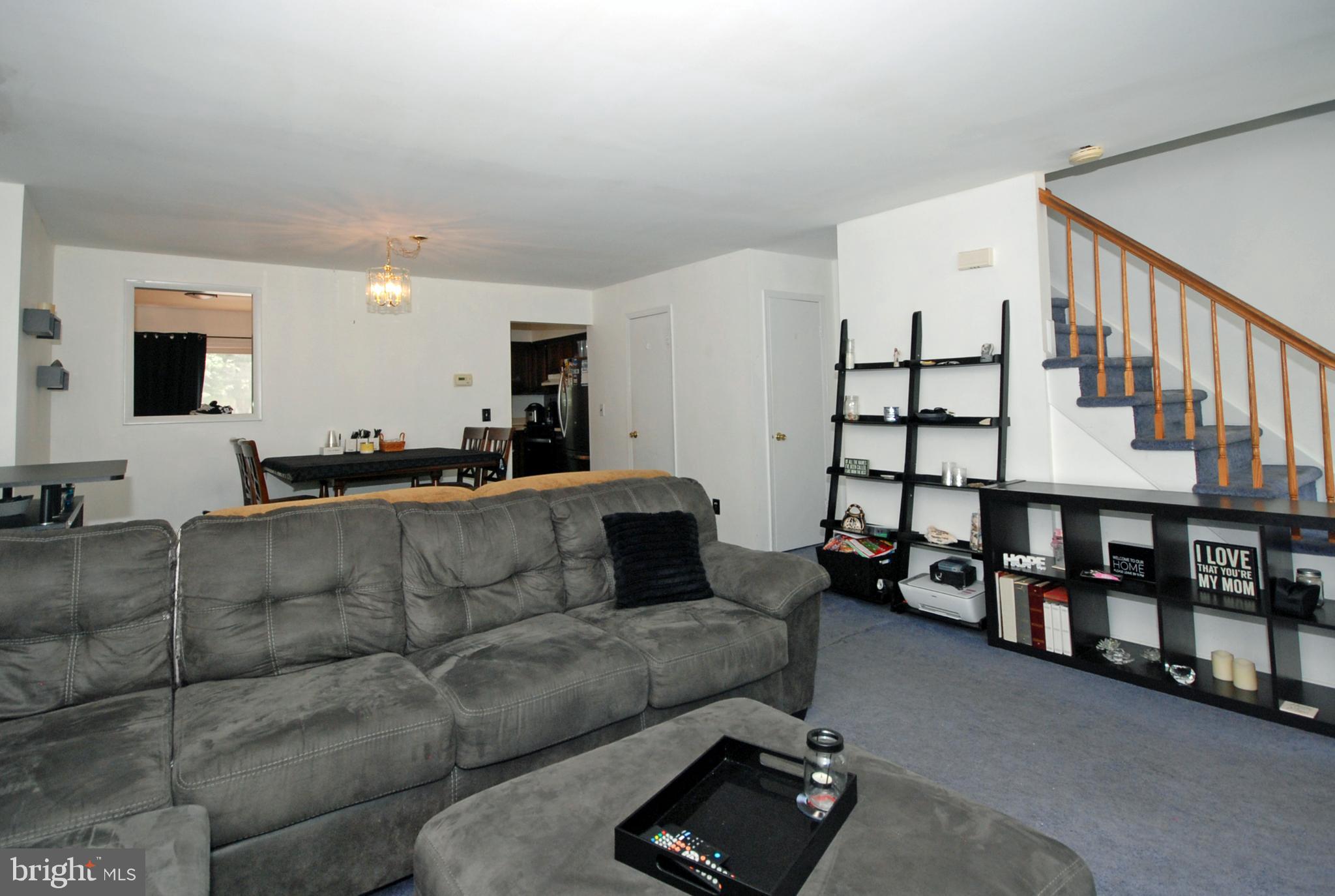 31 DUNMOOR CT S