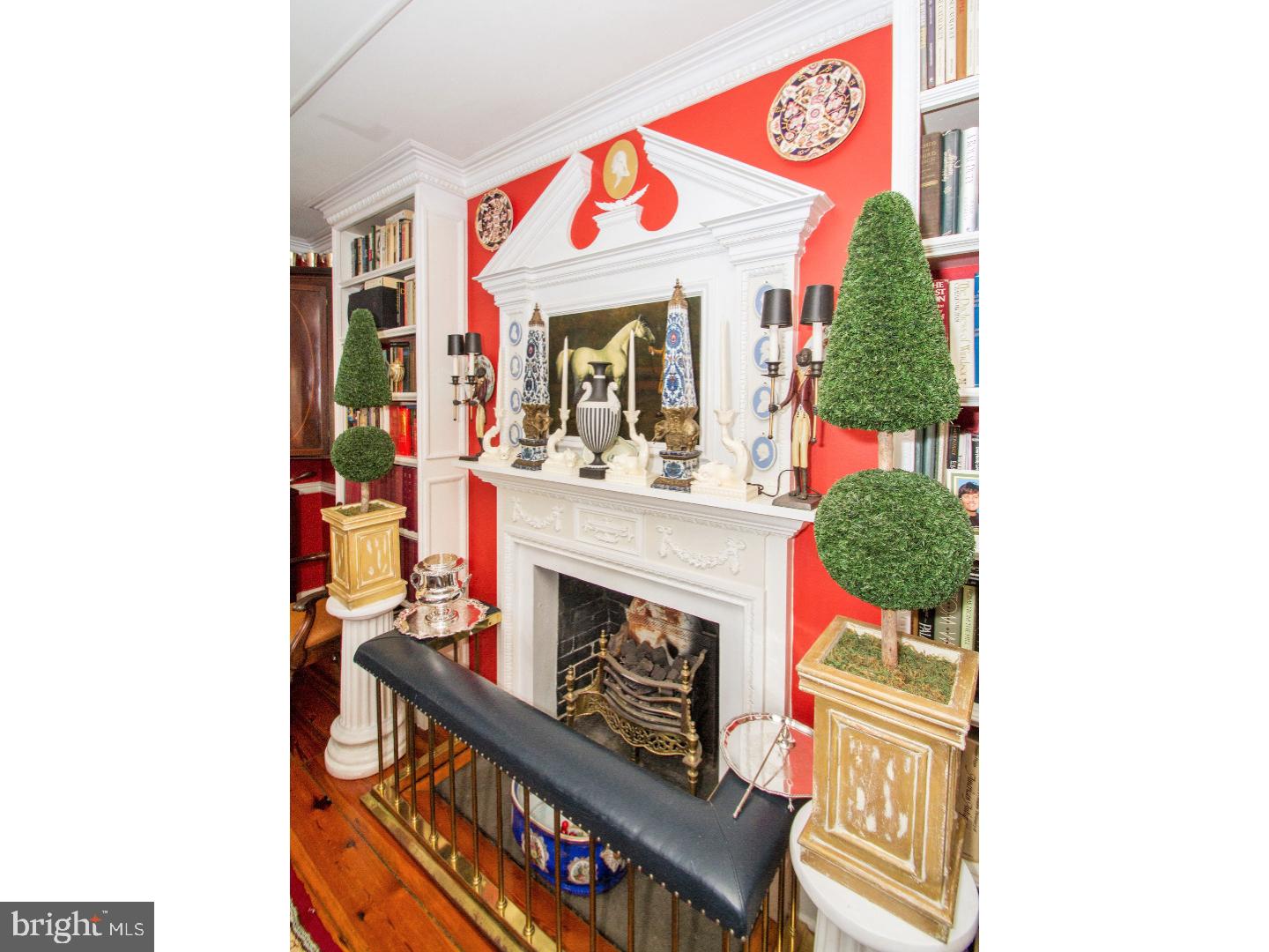 CHESTNUT HILL - Residential