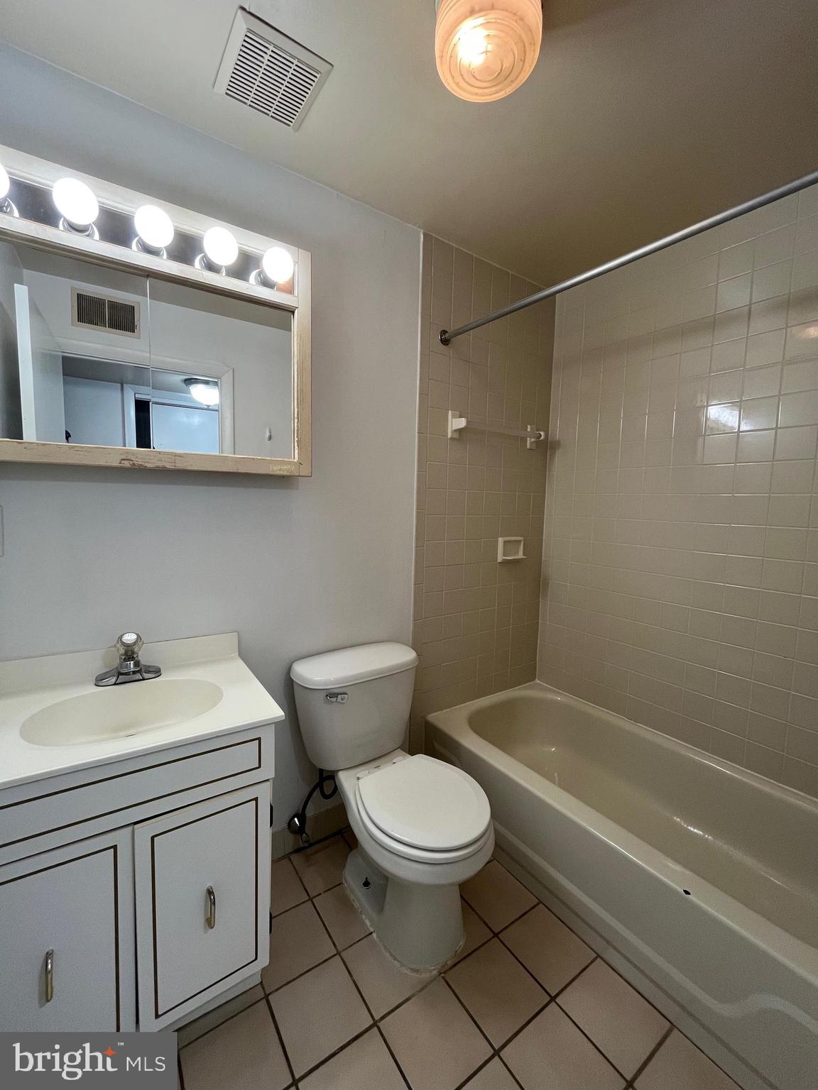 GRADUATE HOSPITAL - Residential Lease