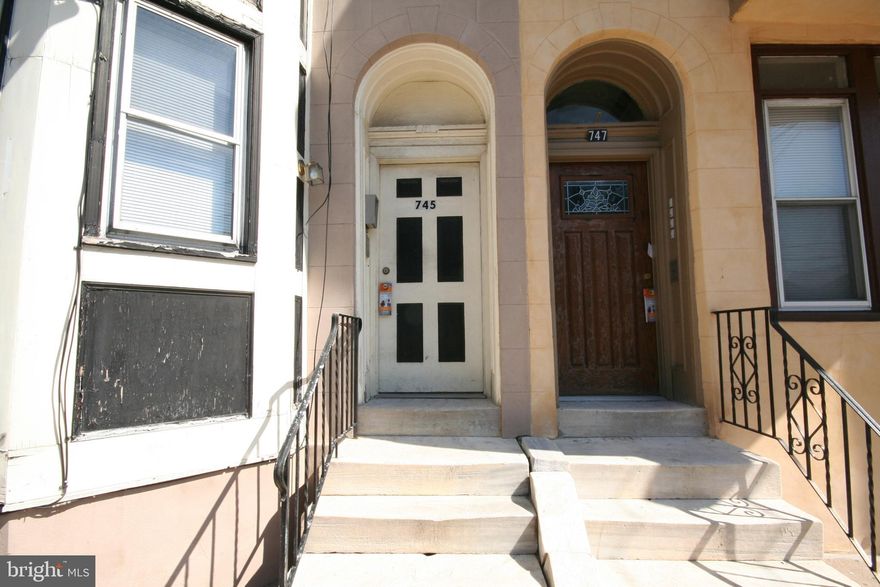 Clean, bright and well-kept one-bedroom apartment with central air and washer/dryer on premises. Terrific Graduate Hospital location: short walk to supermarket, CVS, drycleaners and more.  Great neighborhood cafes, restaurants, bars and ice cream shop! Easy walk to University City and Downtown. Available immediately. No cats please.