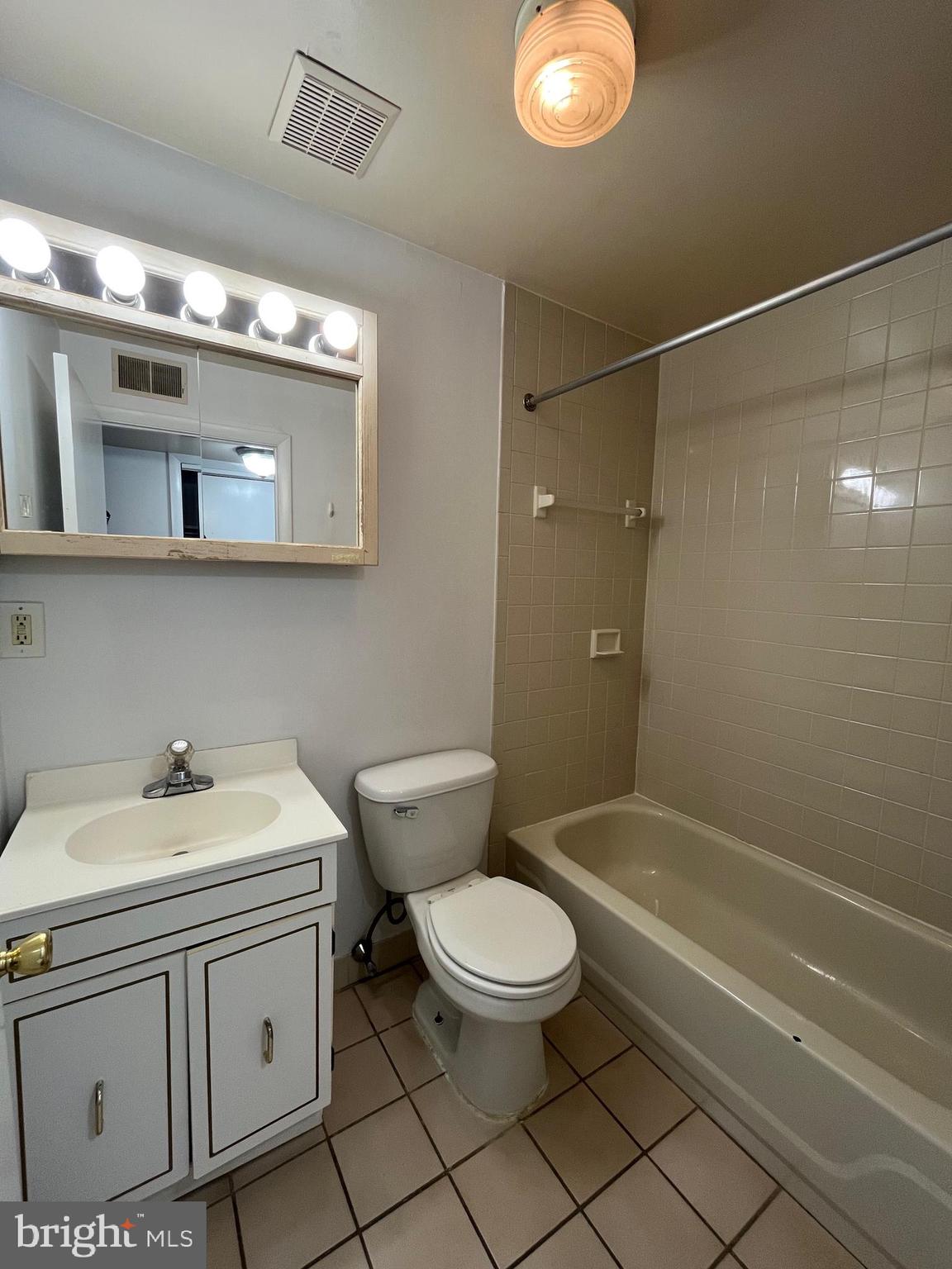 GRADUATE HOSPITAL - Residential Lease