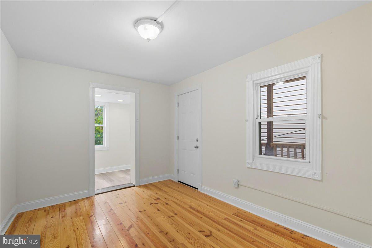 HOLLINS MARKET - Residential