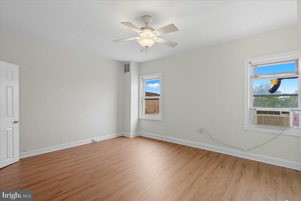 HOLLINS MARKET - Residential