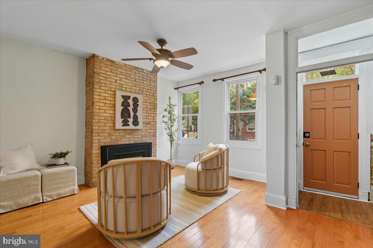 HOLLINS MARKET - Residential