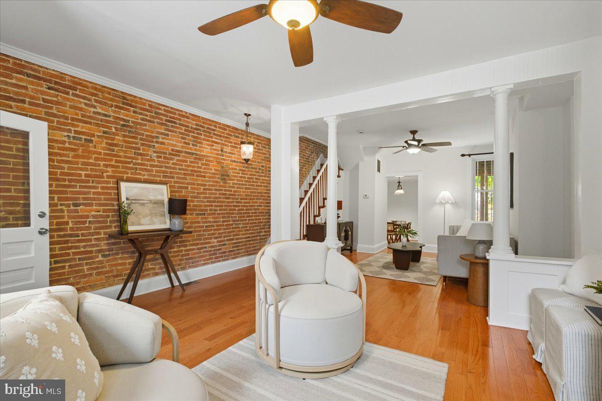 HOLLINS MARKET - Residential