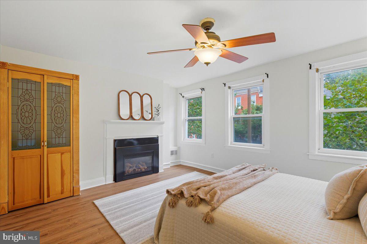 HOLLINS MARKET - Residential