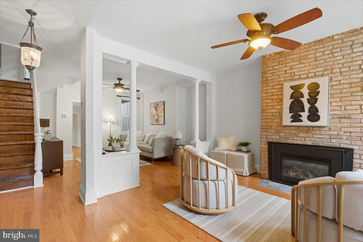 HOLLINS MARKET - Residential