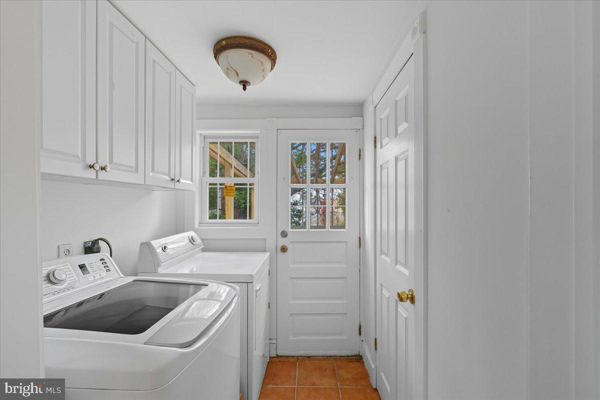 HOLLINS MARKET - Residential