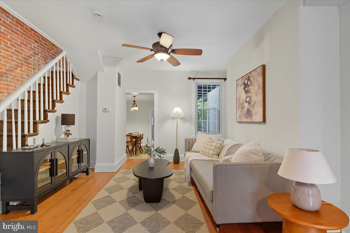 HOLLINS MARKET - Residential