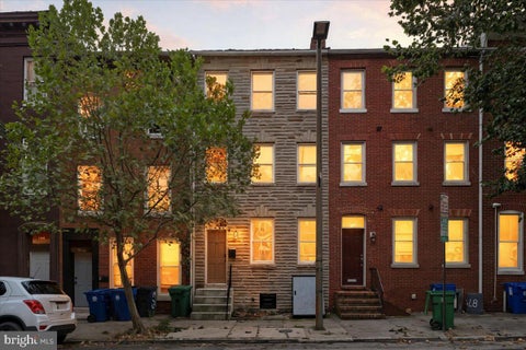 Townhouse For Sale - 877 W Lombard Street<br/> BALTIMORE, MD 21201