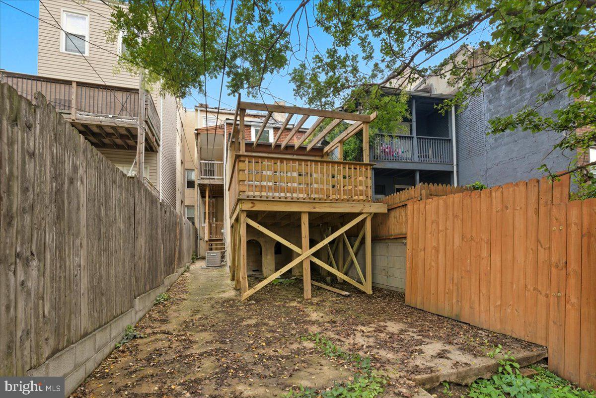 HOLLINS MARKET - Residential