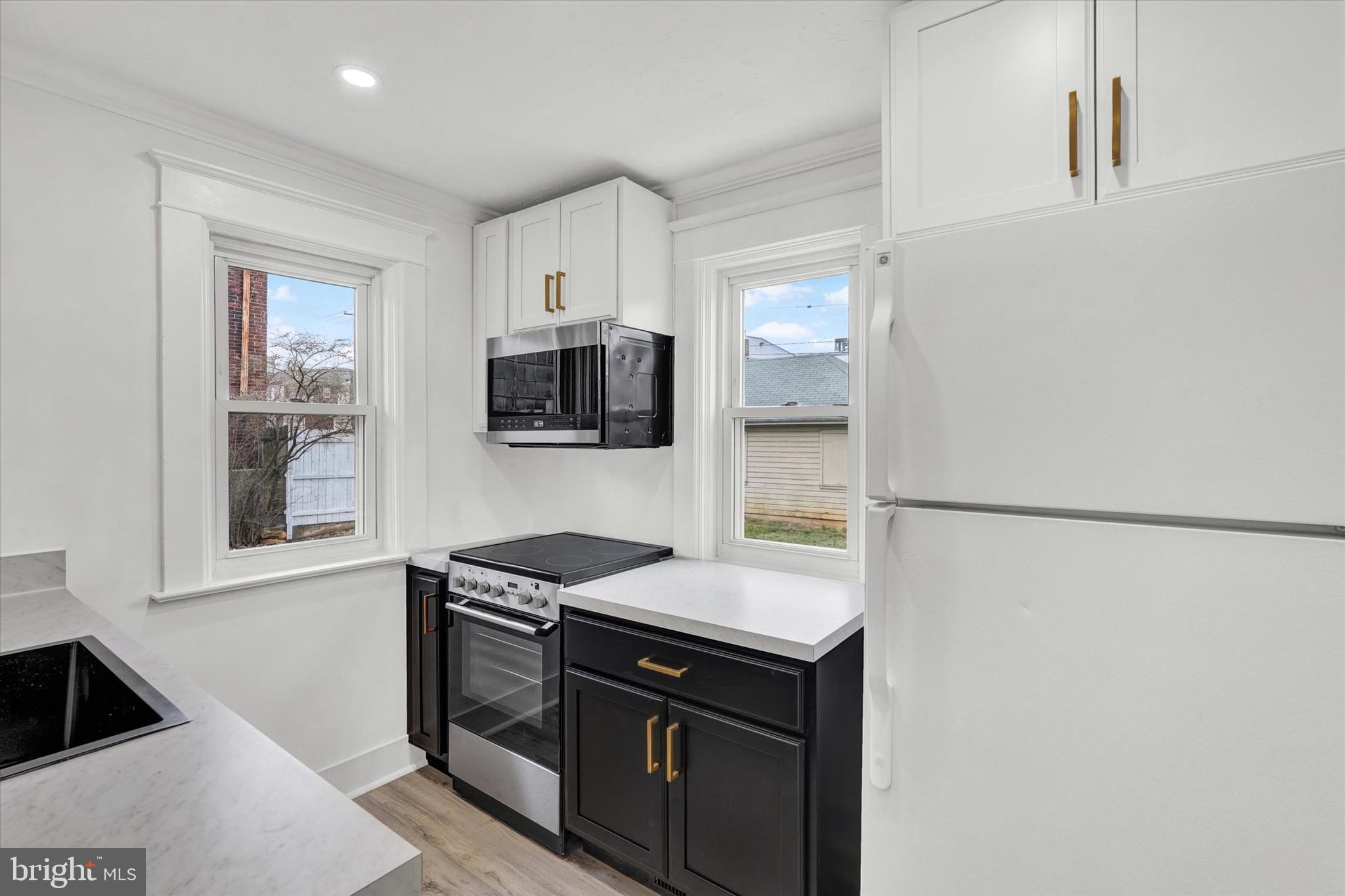 1029 W LOCUST STREET