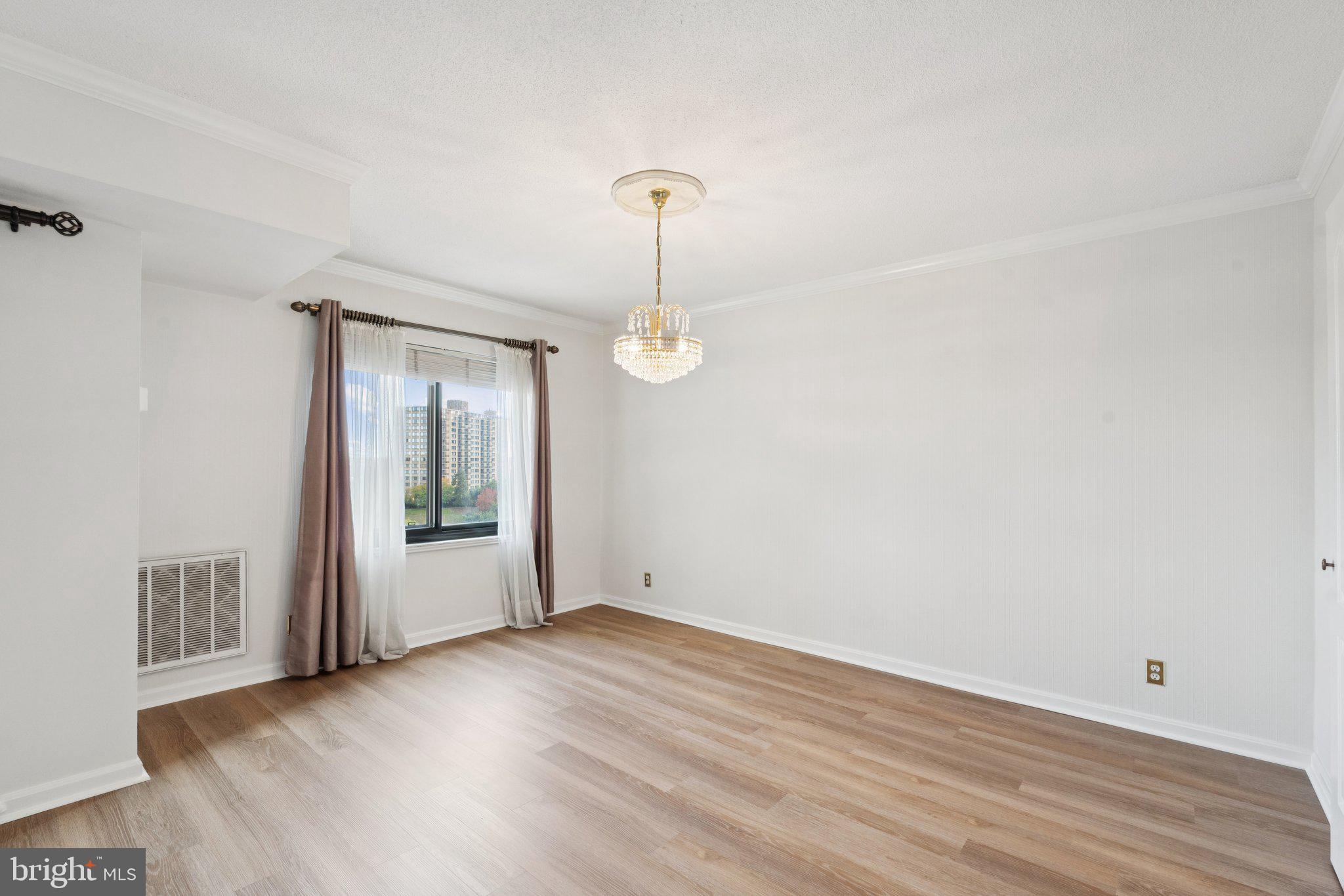 205 YOAKUM PARKWAY 823