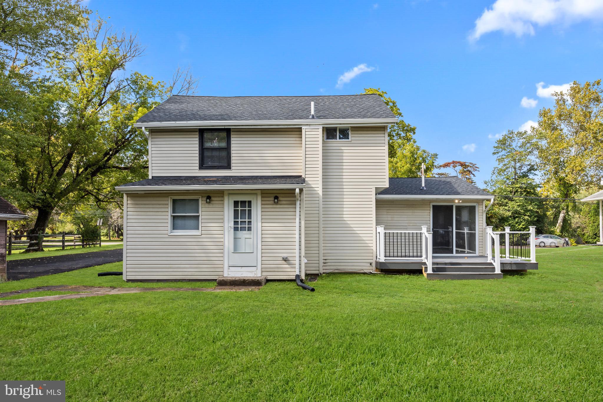 LEVITTOWN - Residential Lease