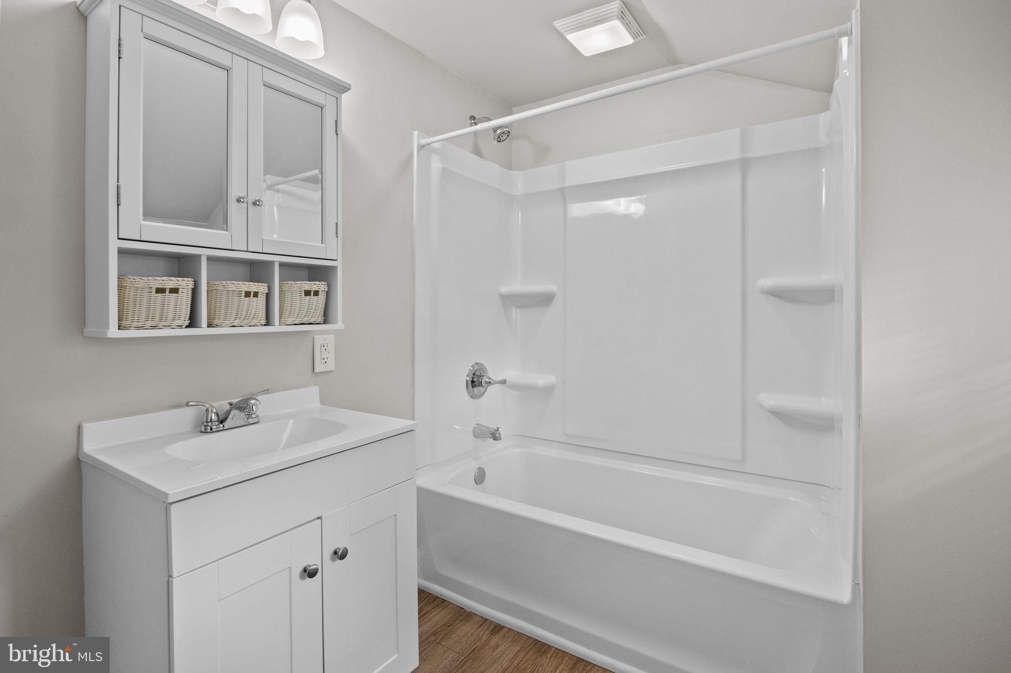 LEVITTOWN - Residential Lease