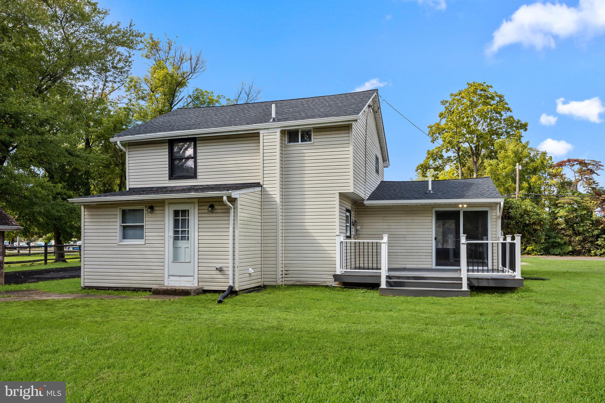 LEVITTOWN - Residential Lease