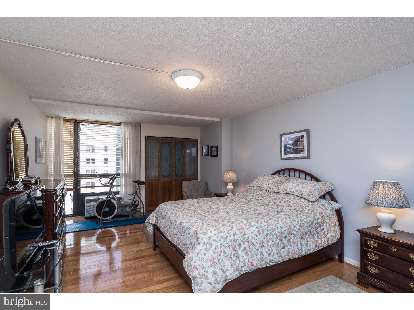 WASHINGTON SQ - Residential