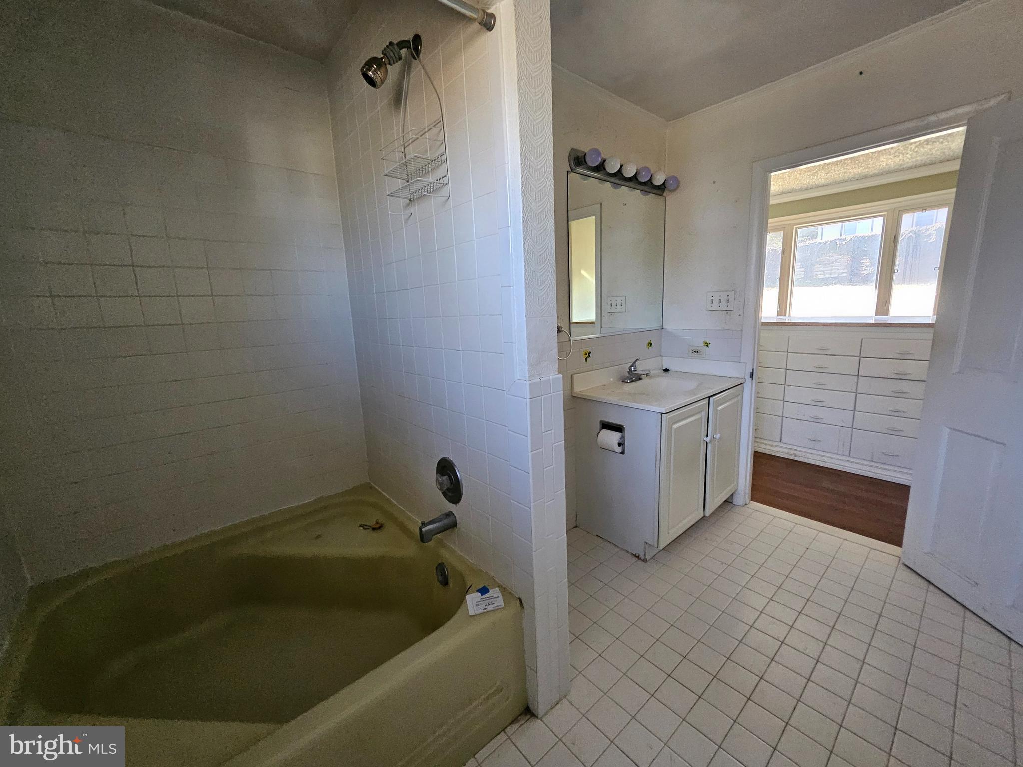 SYLVAN SHORES - Residential