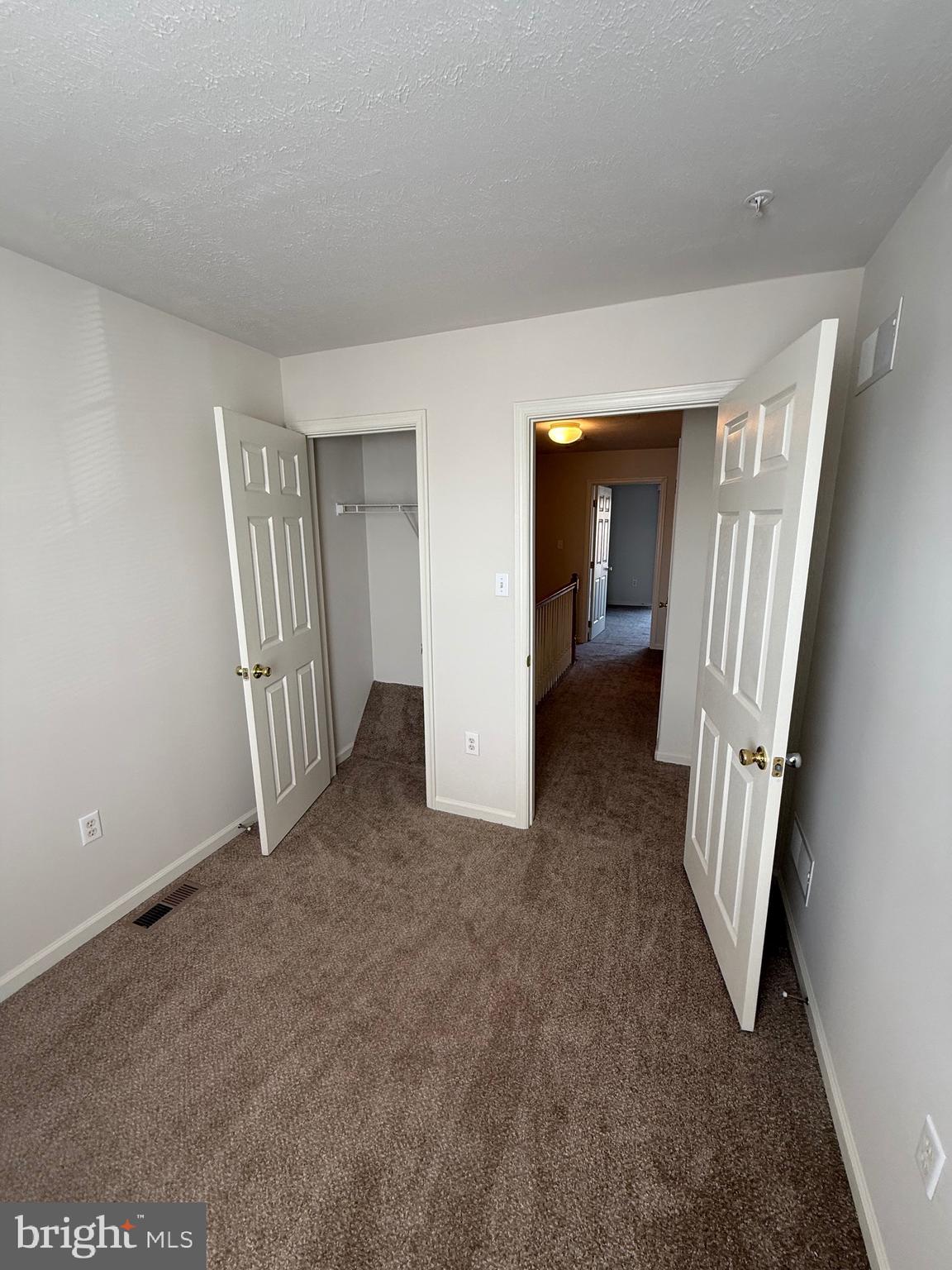 WALNUT HILL - Residential