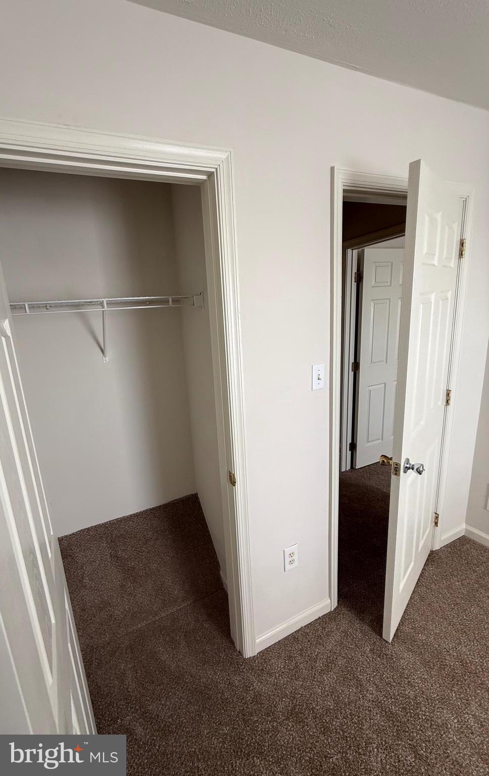 WALNUT HILL - Residential