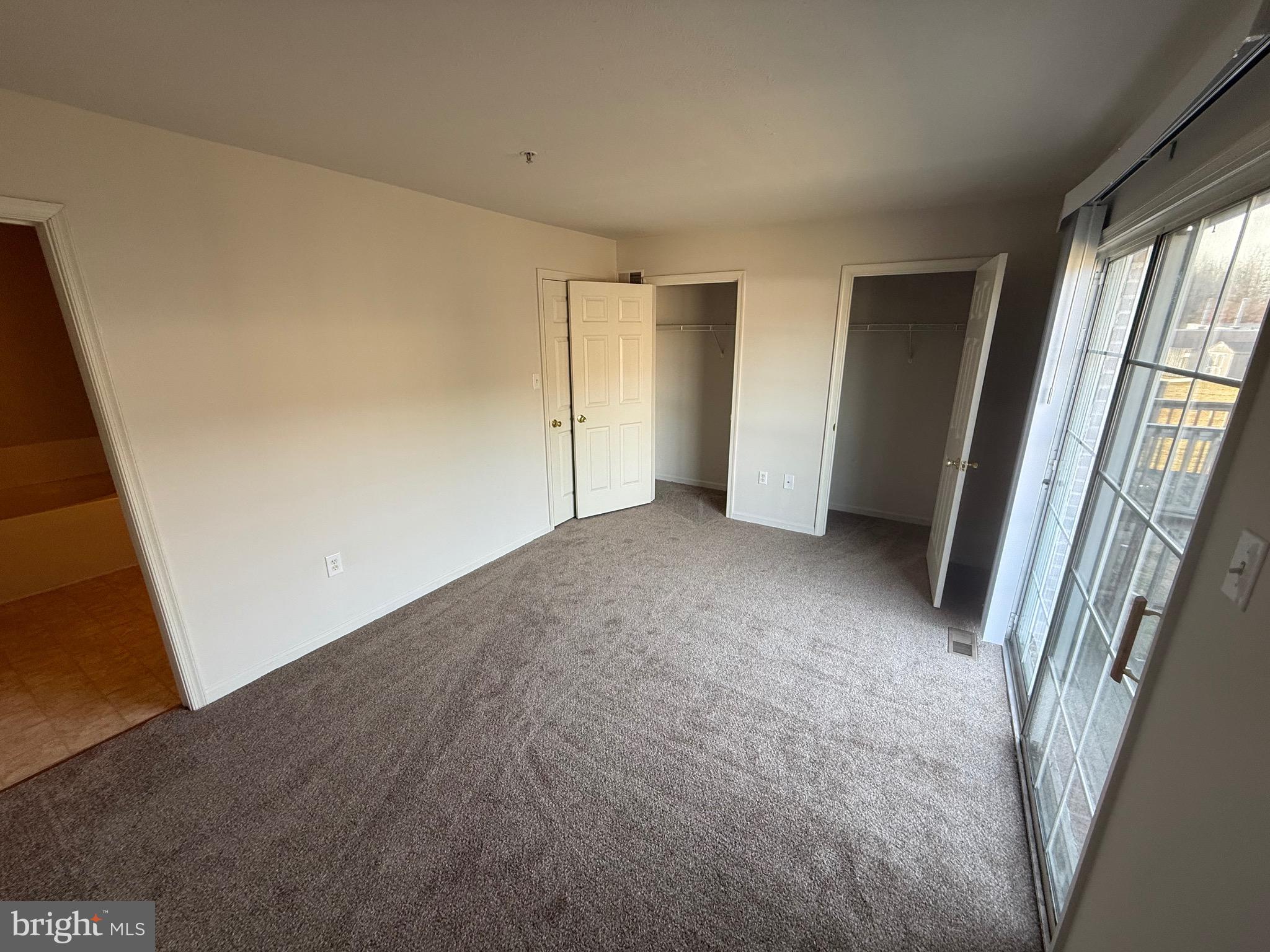 WALNUT HILL - Residential