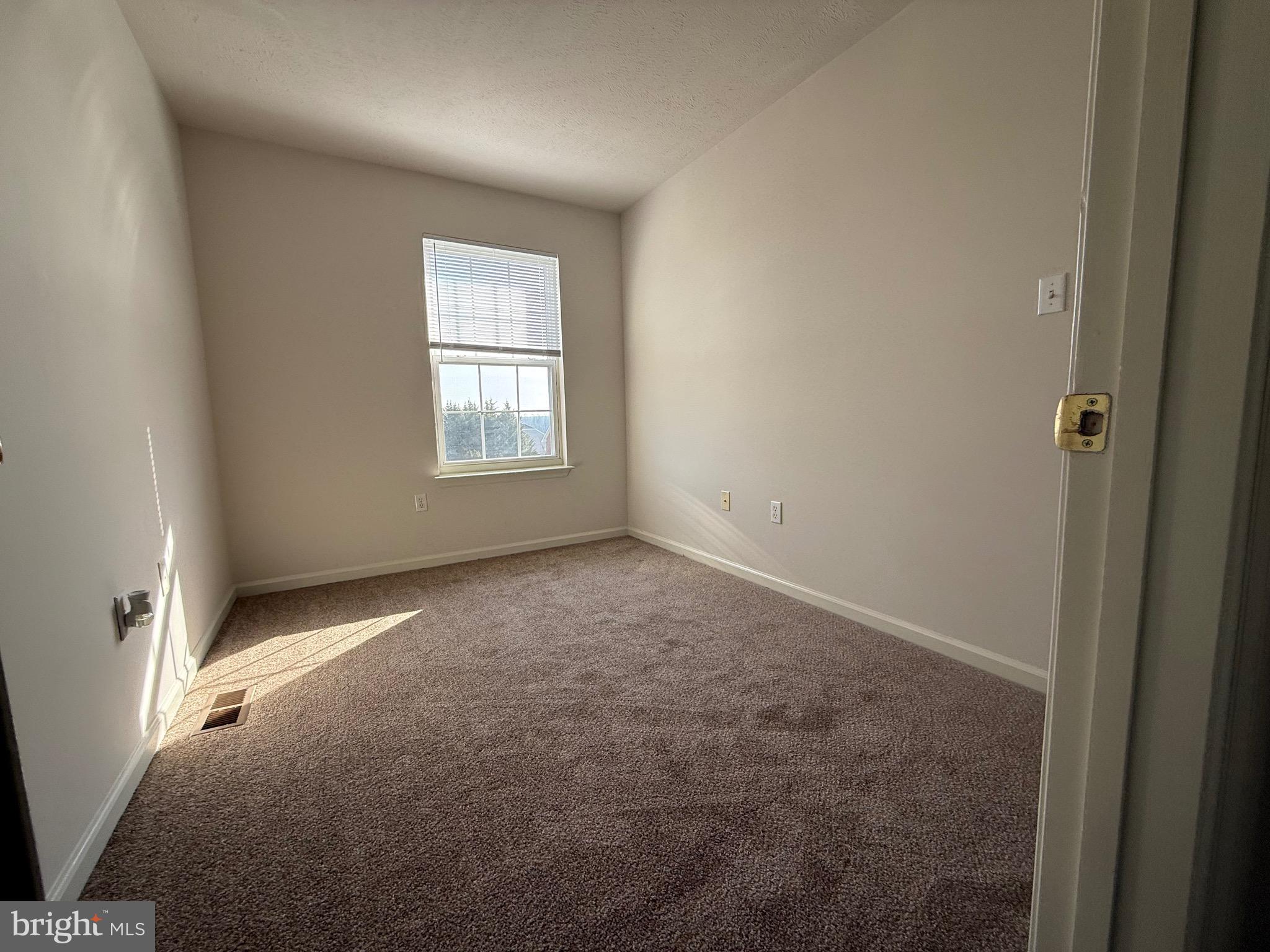 WALNUT HILL - Residential