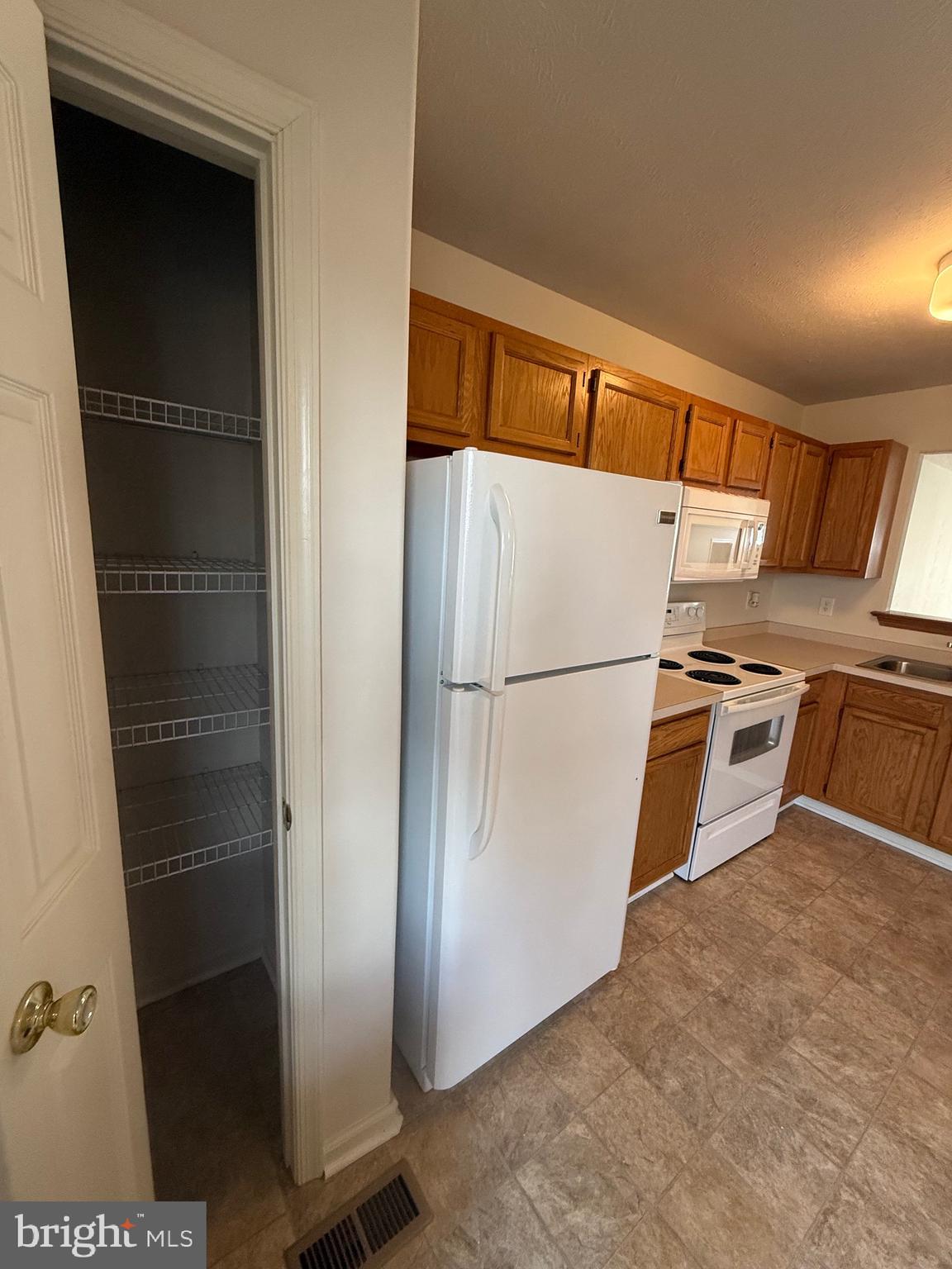 WALNUT HILL - Residential