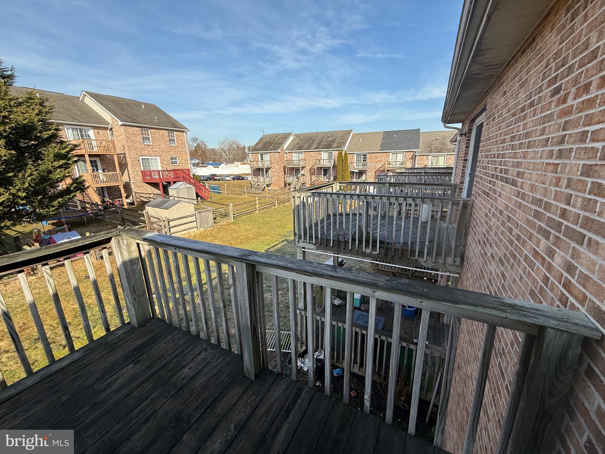 WALNUT HILL - Residential