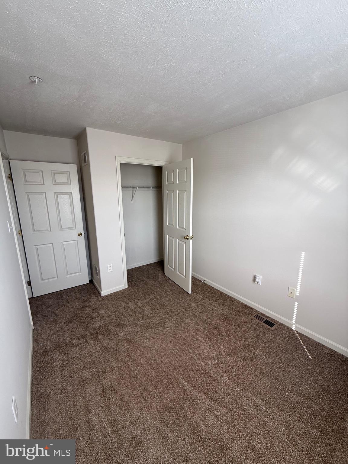 WALNUT HILL - Residential