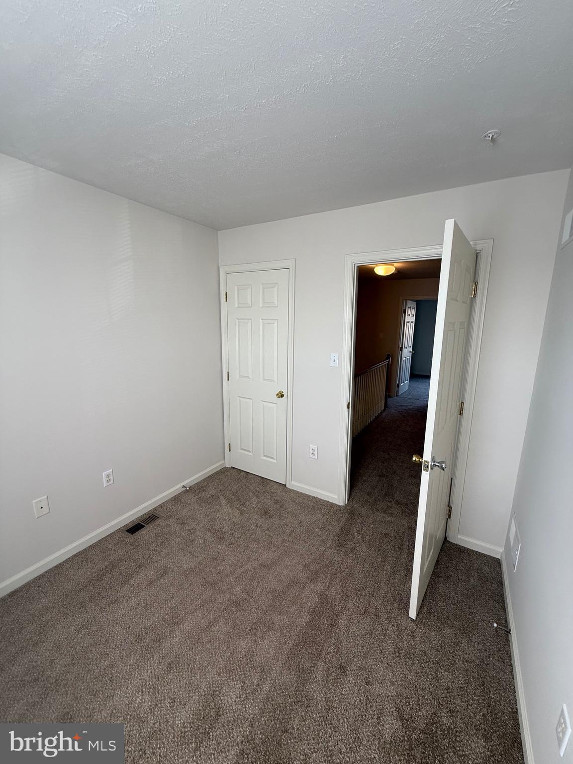 WALNUT HILL - Residential