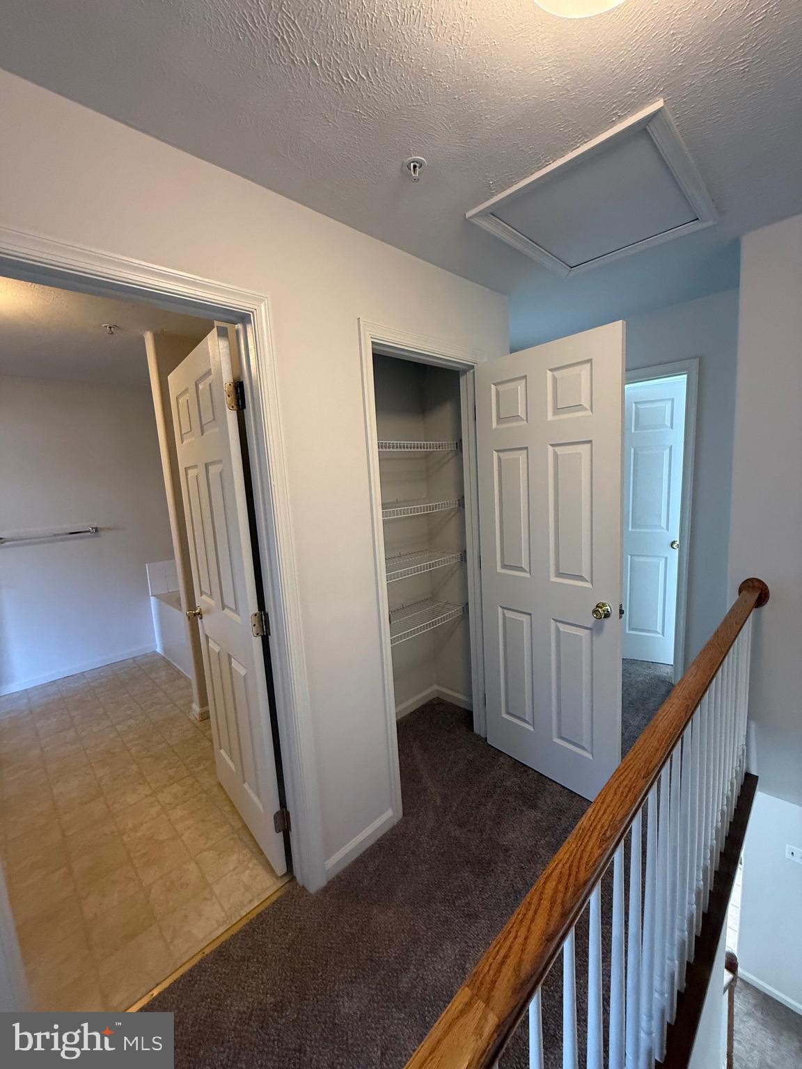 WALNUT HILL - Residential