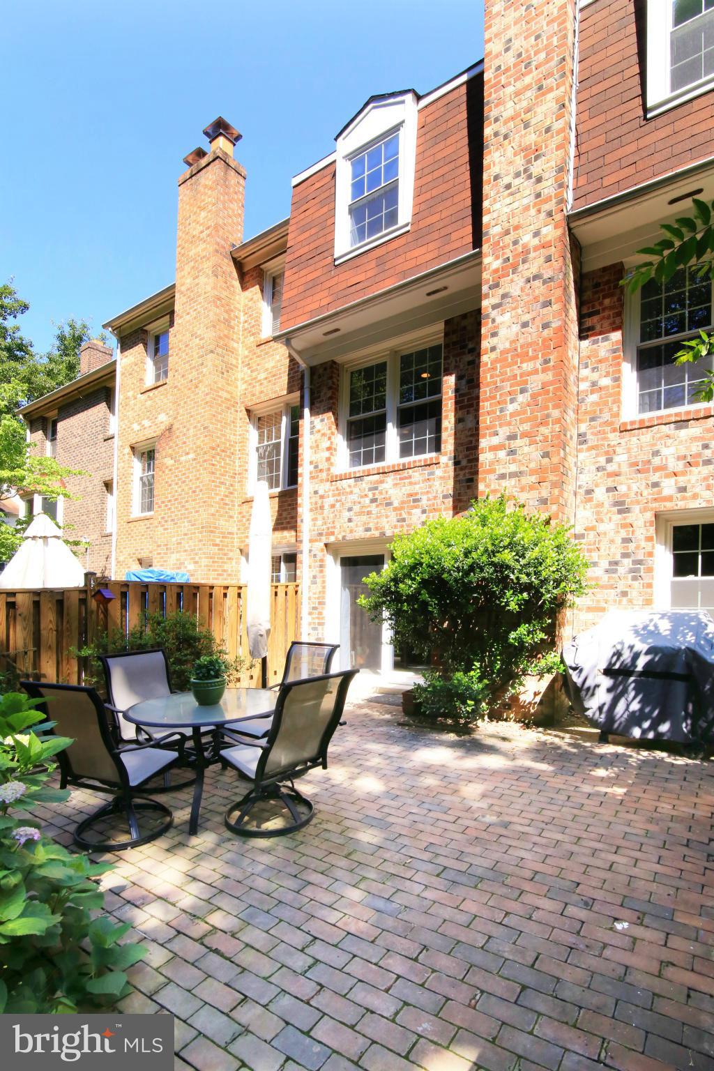 LAFAYETTE VILLAGE - Residential