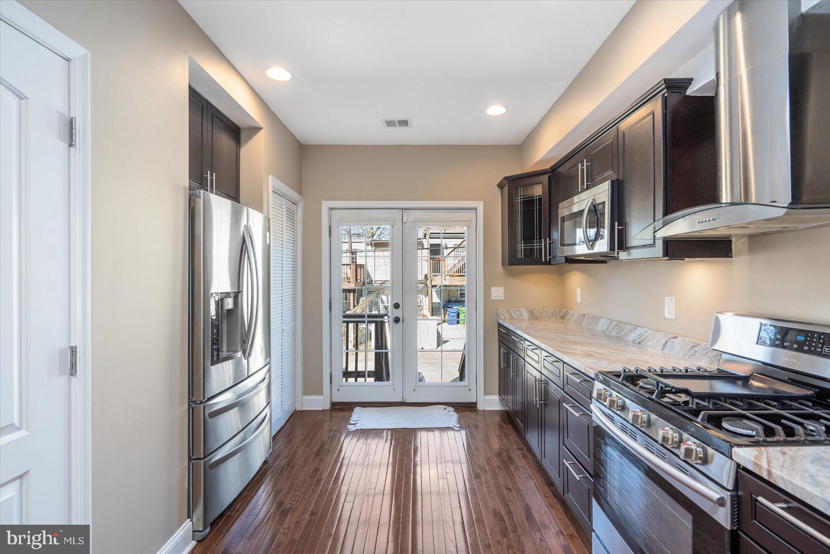 HIGHLANDTOWN - Residential