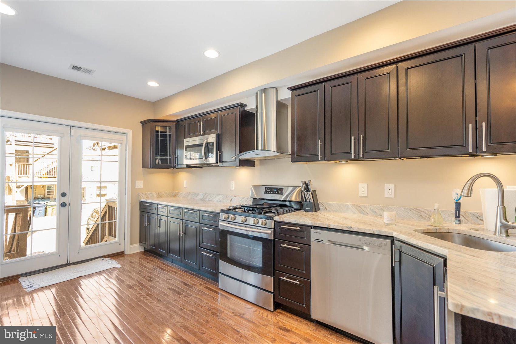 HIGHLANDTOWN - Residential