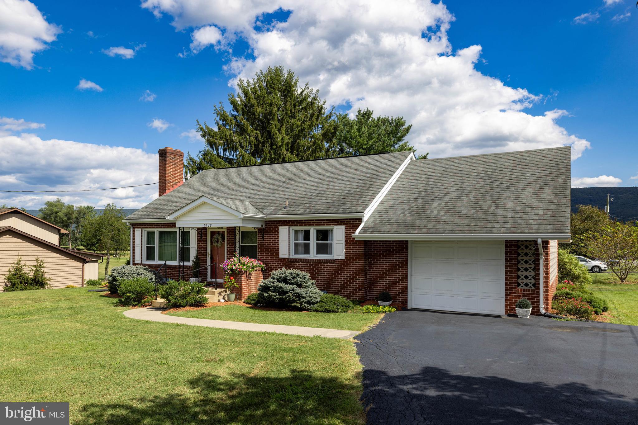 9738 FAIRWAY DRIVE