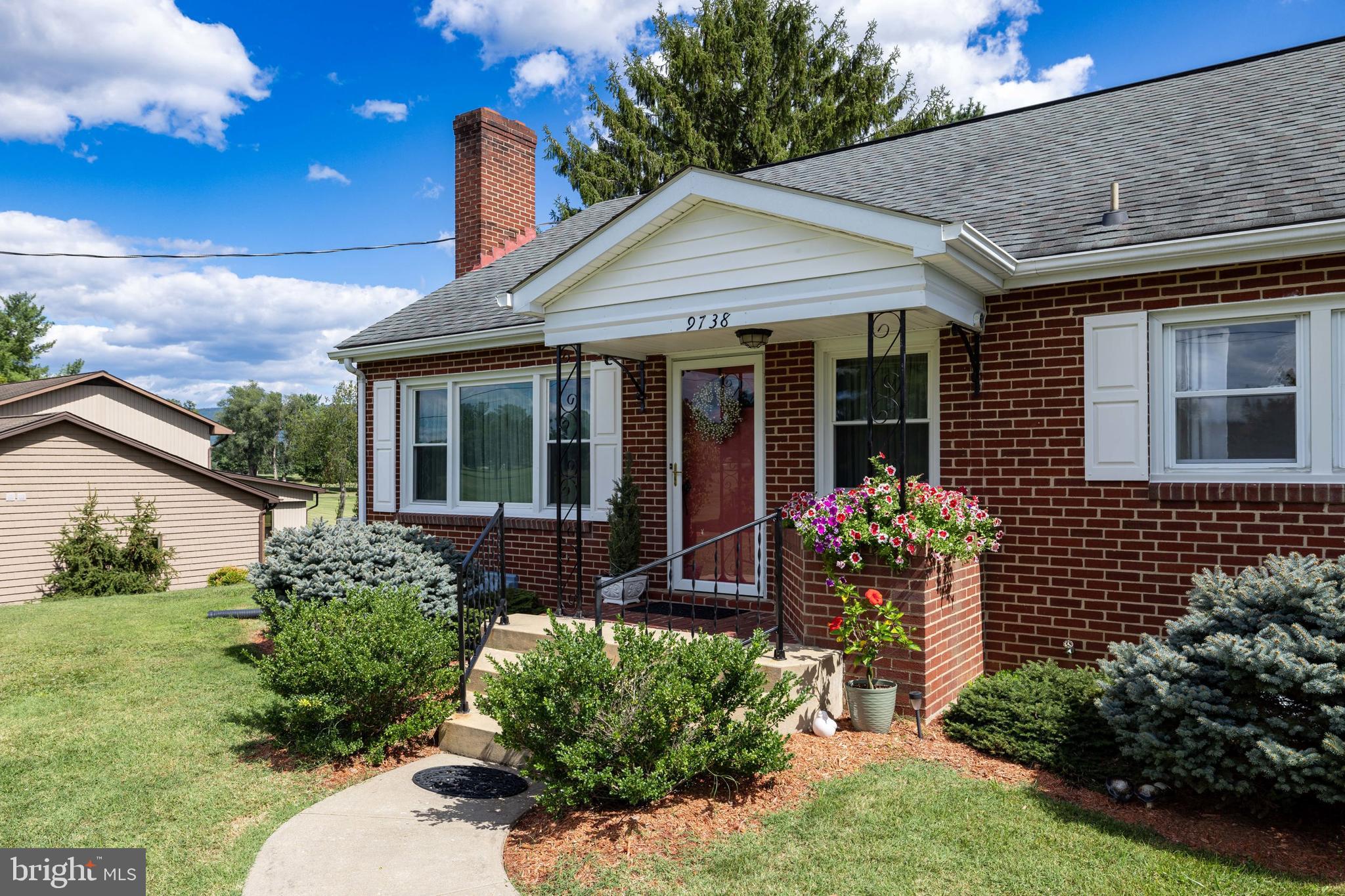 9738 FAIRWAY DRIVE
